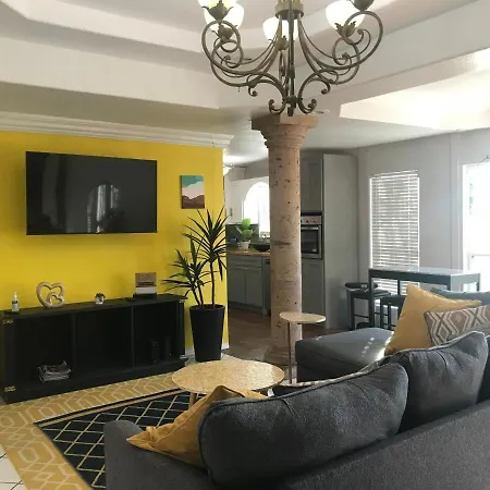 Cheerful 4 Bedroom Home With Pool And Bbq Area With 5Th Bedroom Option